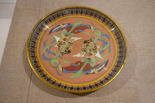 時隔70年再現(xiàn) 百余民間美術(shù)工藝品齊聚清華，傳承與創(chuàng)新并行